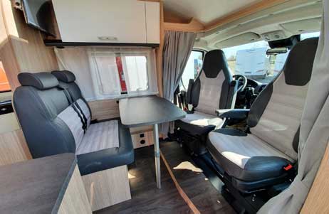 Sunlight Globebus V 66 Camper Van Doppelbett im Alkoven